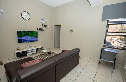 Greater Johannesburg Metropolitan Area Apartment | GreenGrow Apt. with view