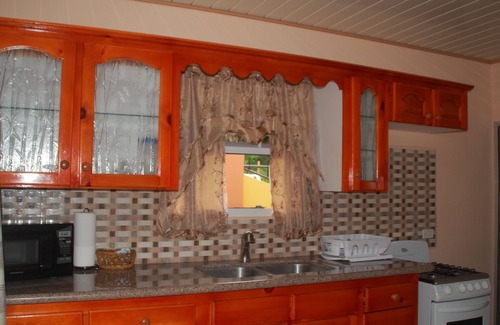 Les Coteaux House | Greenhaven Cottage B&B