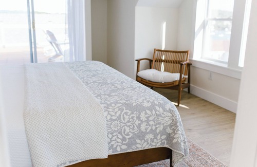 Boothbay Harbor Hotel | Greenleaf Inn Penthouse King w/Panoramic Ocean views off Rooftop Deck