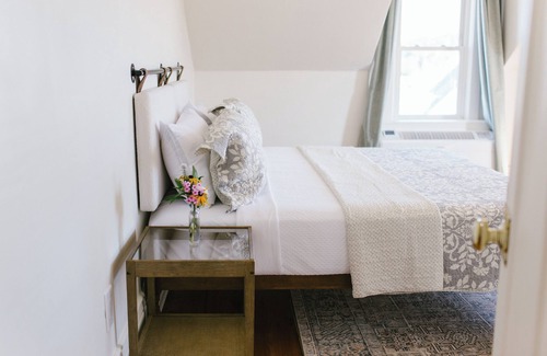 Boothbay Harbor Hotel | Greenleaf Inn Room 4 – Gorgeously Renovated Corner King w/Harbor & Island Views!