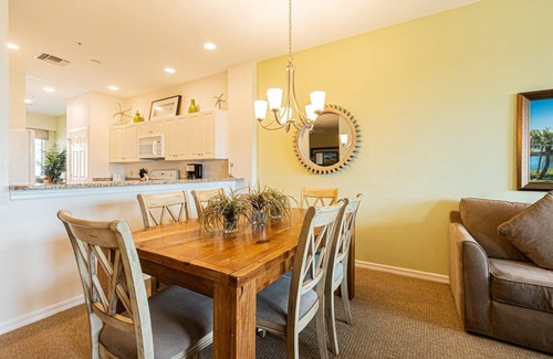 Naples Condo | Greenlinks/Lely Condo-2nd floor 1200 bldg. with lake view, den w/TV/Sleeper sofa & office/work space