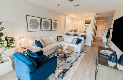 Naples Condo | GreenLinks/Lely: Newly Updated decorated Condo with den, workspace, large smart TV's & lanai seating