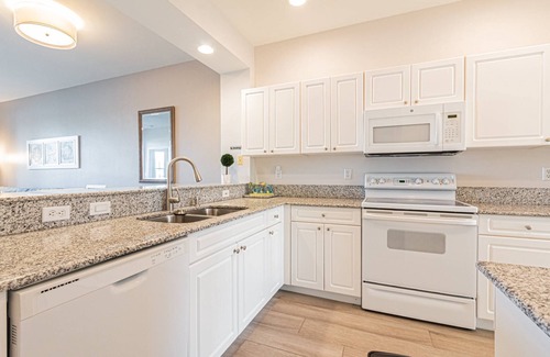 Naples Condo | Greenlinks/Lely: Updated Coastal Condo w/Office space-Lake/Golf Views-Resort Amenities
