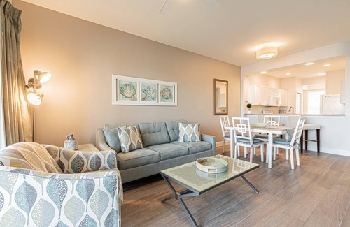 Naples Condo | Greenlinks/Lely: Updated Coastal Condo w/Office space-Lake/Golf Views-Resort Amenities