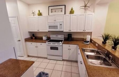 Naples Apartment | Greenlinks Luxury Condo, 3BD, ground floor, golf, pool