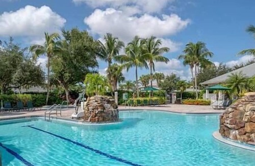Naples Apartment | Greenlinks Luxury Condo, 3BD, ground floor, golf, pool