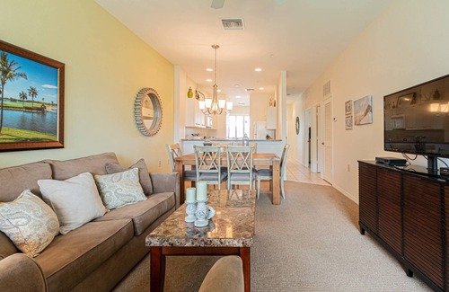 Naples Condo | GreenLinks/Updated Lely Condo; w/Office space-Lake Views-Resort Amenities