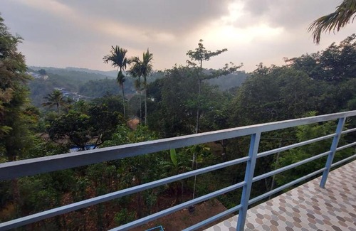 Chithirapuram Bed & Breakfast | greenpepperhomestay munnar