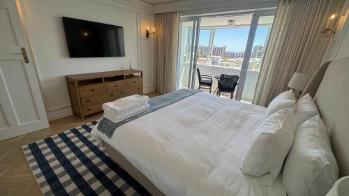 Green Point Apartment | Greenpoint - Serenity by the Sea & Mountain