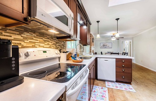 Greensboro House | Greensboro 2BR | Cozy, Family-Ready Home