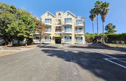 Jungmun House | Greenside Pension