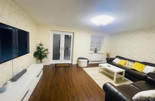 Dukinfield House | Greenside View