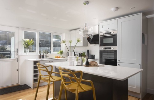 St Ives Cottage | Greensleeves - a house that sleeps 8 guests in 4 bedrooms