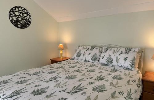 Bugford House | Greenswood Cottage - Cosy cottage, rural location, beautiful landscaped gardens with pond and lake