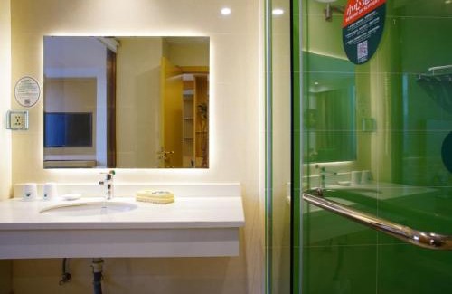 Xingtai Hotel | GreenTree Inn Xingtai Renze District People Street Business Hotel