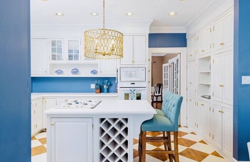 High Point House | Greenway Manor Updated 6BR Historic Luxury Close to HPU and Furniture Market