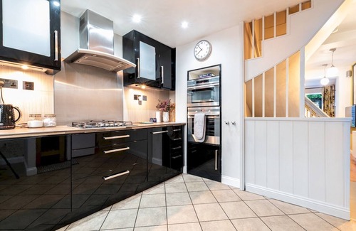 Greenwich West House | Greenwich High Rd · Beautiful 3bed Town House In Greenwich + Garden | Pass The Keys