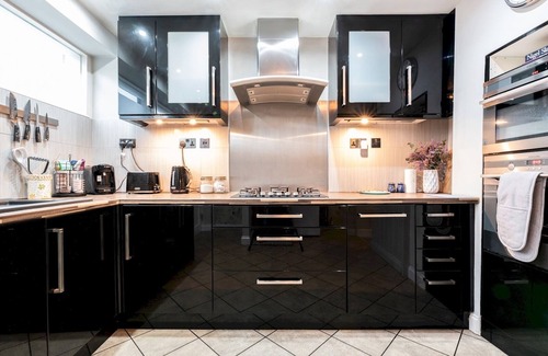 Greenwich West House | Greenwich High Rd · Beautiful 3bed Town House In Greenwich + Garden | Pass The Keys