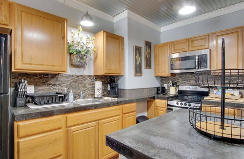 Greenwood Apartment | Greenwood Apt: 2 Mi to Self Regional Med Center!