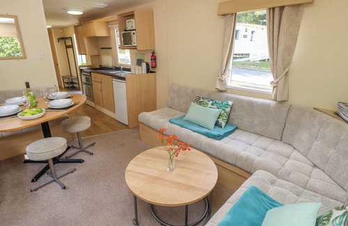 Cowes Cottage | GREENWOOD, family friendly, with pool in Cowes