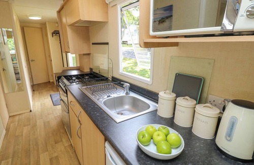 Cowes Cottage | GREENWOOD, family friendly, with pool in Cowes