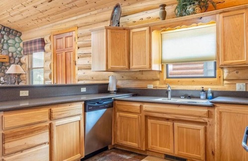 Greer Cabin | Greer Riverside Getaway (Cabin 168)
