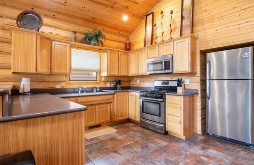 Greer Cabin | Greer Riverside Getaway (Cabin 168)