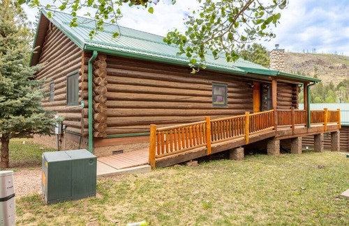 Greer Cabin | Greer Riverside Getaway (Cabin 168)