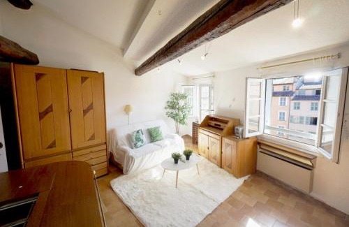 Old Town Apartment | GregBnb - Centre ancien - CLIMATISÉ - T2 Mezzanine - 6eme étage