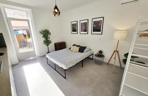 Toulon Apartment | GregBnb - Studio 23m2 - Climatisé -10min Gare - 6