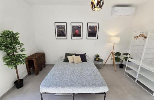 Toulon Apartment | GregBnb - Studio 23m2 - Climatisé -10min Gare - 6