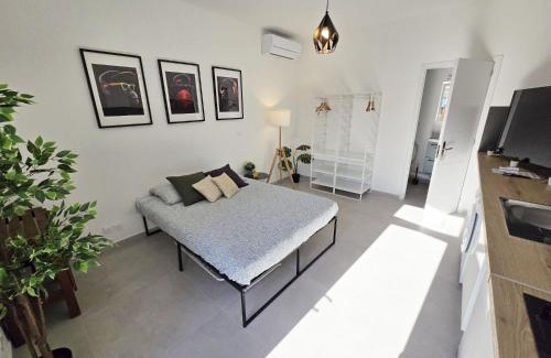 Toulon Apartment | GregBnb - Studio 23m2 - Climatisé -10min Gare - 6