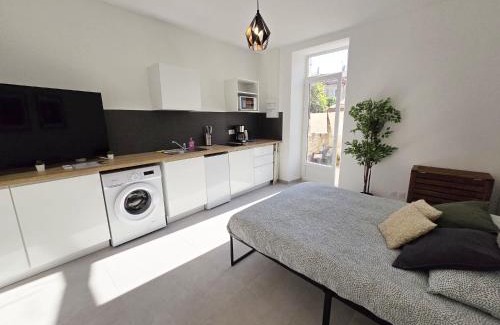 Toulon Apartment | GregBnb - Studio 23m2 - Climatisé -10min Gare - 6