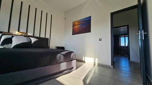 Drancy Apartment | Grey And White Duplex