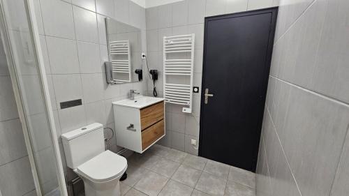 Drancy Apartment | Grey And White Duplex