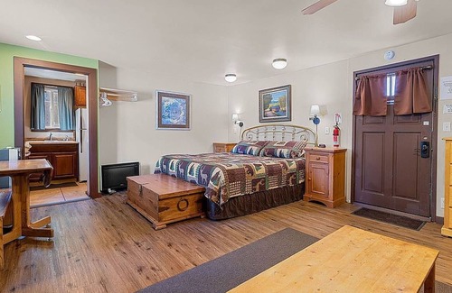 The Village Cottage | Grey Fox Studio Pet Friendly Adjacent to Cottage 1