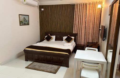 Banjara Hills Apartment | Grey Home