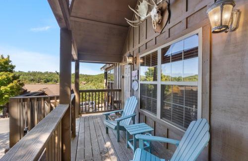 Reeds Spring House | Grey Moose Lodge with Amenities Access