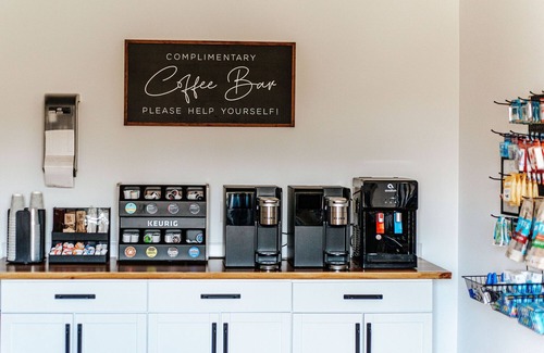 Waynesboro Apartment | Grey Pine Lodge | King Deluxe | Pet-Friendly! | BEST Location & Amenities!