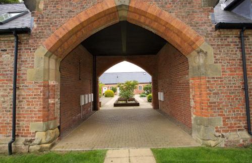 Nunthorpe House | Grey Towers Stables 3 bedroom set in private grounds