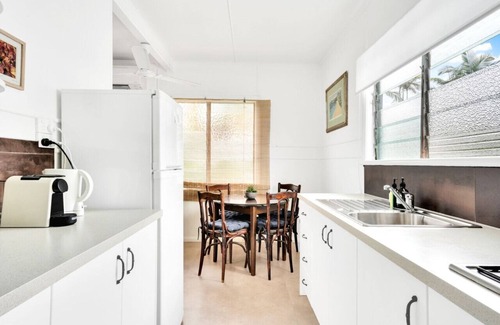Cairns North Apartment | Grey Whale Anchor Inn- Affordable & Cosy Stay Near the Great Barrier Reef – Perfect for Explorers!