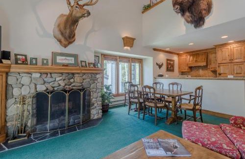 Warm Springs House | Greyhawk Condo 10