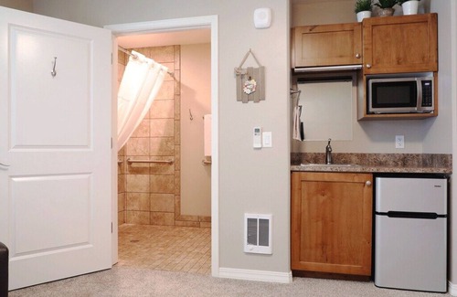 Heyburn House | Greystone Crossing Suite #11