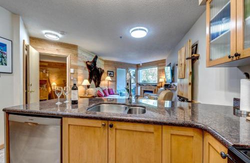 Upper Village House | Greystone Lodge 229 Ski-in Out