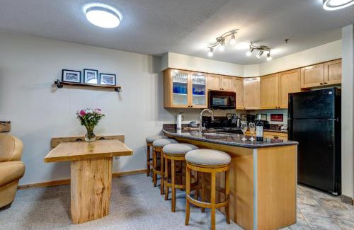 Upper Village House | Greystone Lodge 229 Ski-in Out