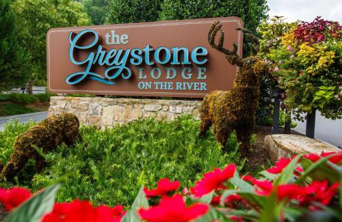 Gatlinburg Hotel | Greystone Lodge on the River