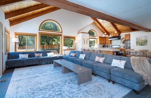 Oakhurst House | Greystone Manor- HUGE home with sleeping for 21!