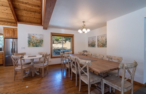 Oakhurst House | Greystone Manor- HUGE home with sleeping for 21!