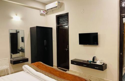 Varanasi Hotel | GRG Banaras Homestay Varanasi Near Shree Kaal Bhairav Temple 350m - Fully Air-Conditioned