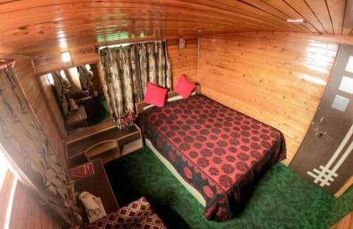 Darjeeling Hotel | GRG Broadway Mall Road Darjeeling By Royal Collection Hotel